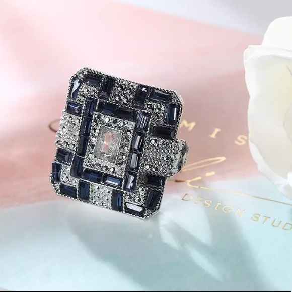 💕Huge statement ring - Picture 5 of 11